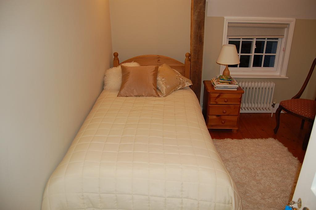 Stoke by Clare Pickwick House B&B 객실 사진